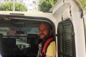 D&uuml;n soyduğu markete bug&uuml;n de gidince yakalandı