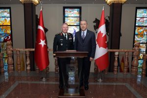 Kanada Genelkurmay Başkanıyla bir araya geldi