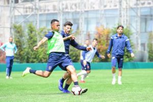 Medipol Başakşehir, Sivasspor ma&ccedil;ı hazırlıklarını s&uuml;rd&uuml;rd&uuml;