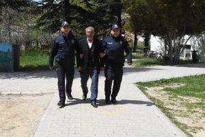 Sokakta oynayan &ccedil;ocukları yaraladığı iddia edilen ş&uuml;pheli adliyede