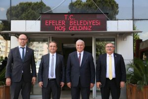 CHP'li vekillerden Efeler Belediyesine ziyaret
