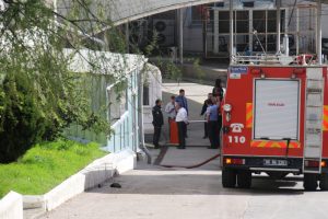 Ankara'da l&uuml;ks otomobil bayisinde yangın