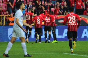 Eskişehirspor ligde kalmayı garantiledi
