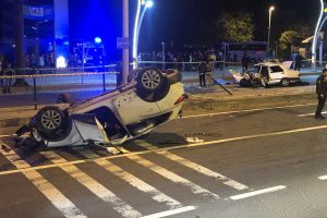 2 otomobilin &ccedil;arpıştığı kazada 2 kişi &ouml;ld&uuml;, 3 kişi yaralandı