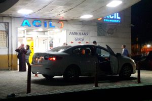 Yıldırımın isabet ettiği &ccedil;ift&ccedil;i ağır yaralandı