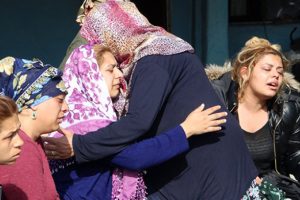 &Uuml;nl&uuml; şarkıcının oturduğu mahallede h&uuml;z&uuml;n hakim