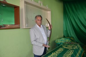 T&uuml;rbedeki 2 kılıcı 200 yıldır muhafaza ediliyorlar