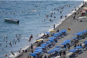 Antalya'ya nisanda gelen turist sayısı &uuml;&ccedil; aylık rakamı ge&ccedil;ti