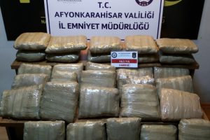 Uyuşturucu operasyonunda 37 kilo skunk ele ge&ccedil;irildi