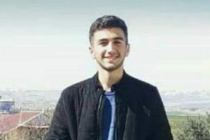 Kamyonetin &ccedil;arptığı Ahmet, yaşama tutunamadı