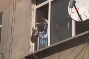 Vatandaştan yangına pet şişeyle m&uuml;dahale