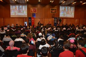 Oryantiring sporcusu Ahmet Ka&ccedil;maz, Bursa'da gen&ccedil;lerle buluştu