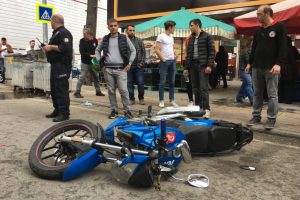 Motosikletin &ccedil;arptığı yaya yaralandı