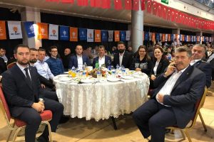 Bursa'da AK Partili meclis &uuml;yeleri MHP'den istifa etti