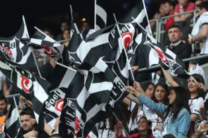 Beşiktaşlı taraftarlar derbi biletlerini 10 dakikada t&uuml;ketti