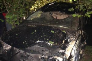 Otomobiliyle u&ccedil;uruma yuvarlandı, burnu bile kanamadı