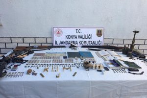 Konya'da tarihi eser ka&ccedil;ak&ccedil;ılarına operasyon: 23 g&ouml;zaltı