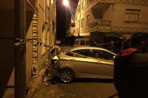 Rize'de geri manevra yapan aracın &ccedil;arptığı 2 &ccedil;ocuktan biri &ouml;ld&uuml;, biri yaralandı