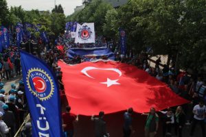 T&uuml;rk-İş 1 Mayıs coşkusunu Kocaeli'de yaşıyor