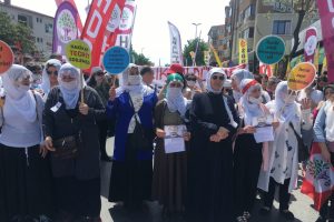 Kutlamalar i&ccedil;in gruplar Bakırk&ouml;y'de toplanmaya başladı
