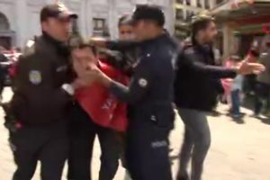 Taksim'e &ccedil;ıkmak isteyen gruba g&ouml;zaltı