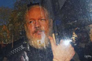Wikileaks'in kurucusu Assange'a ilk ceza
