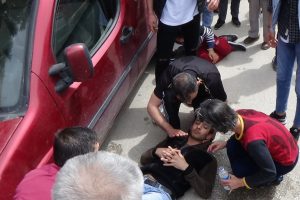 Bursa'da hafif ticari ara&ccedil; ile motosiklet kafa kafaya &ccedil;arpıştı: 1 yaralı