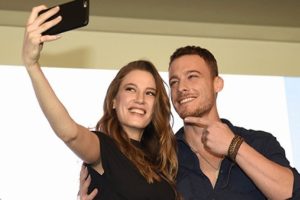 Serenay Sarıkaya'nın ayrılığı playboyları harekete ge&ccedil;irdi!