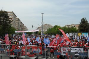 Diyarbakır'da 1 Mayıs halaylarla kutlandı