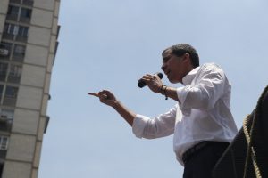 Guaido bu kez de genel grev &ccedil;ağrısında bulundu