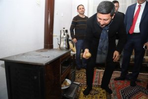 Nevşehir Belediye Başkanı Rasim Arı'dan &ccedil;at kapı ev ziyareti