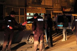 Emlak&ccedil;ı d&uuml;kkanı kurşunlandı!
