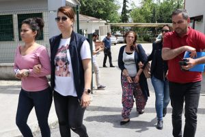 Kuyumcuya sahte altın satan kadınlardan ilgin&ccedil; &ccedil;ıkış