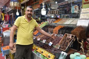 Ramazan ayının vazge&ccedil;ilmezi hurma satışları arttı