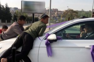 Trafikte 'bahşiş' ter&ouml;r&uuml; kameraya b&ouml;yle yansıdı