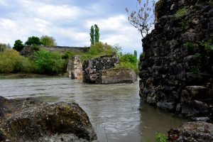 Tarihi k&ouml;pr&uuml; restore edilmezse yok olacak
