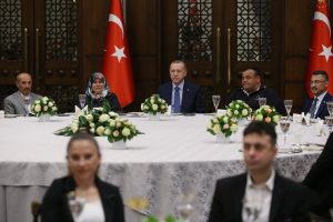 K&ouml;peği hayata d&ouml;nd&uuml;ren Yılmaz, K&uuml;lliye'de