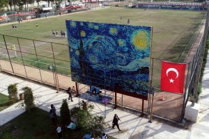 3 milyon toplu iğne ve puldan Van Gogh tablosu yaptılar