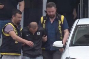 Yakalama kararı &ccedil;ıkmıştı... K&uuml;&ccedil;&uuml;k &ccedil;ocuğu &ouml;ld&uuml;resiye d&ouml;ven şahıs tutuklandı