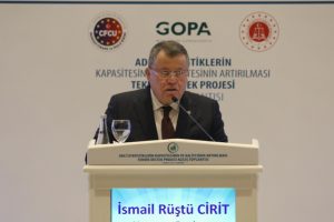 Cirit: "Bir toplumda erdem ilkelerinin canlı kalabilmesi i&ccedil;in..."