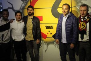 Fuat &Ccedil;apa ve Eskişehirsporlu futbolcular &ouml;ğrencilerle buluştu