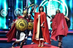 Ayşe Hatun &Ouml;nal, a&ccedil;ılışa at arabası ile geldi