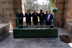 Bursa'da t&uuml;rbede definecilerin kazısına torunlardan tepki
