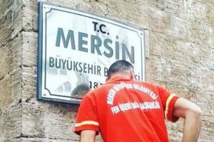 Mersin B&uuml;y&uuml;kşehir tabelasına T.C. ibaresi eklendi