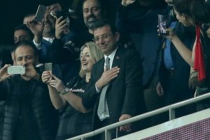 Beşiktaş'tan Ekrem İmamoğlu'nun locası i&ccedil;in ihtarnameye yanıt