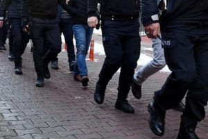 Sınırda 15 FET&Ouml; ş&uuml;phelisi yakalandı