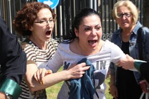 10 yaşındaki kız &ccedil;ocuğuna cinsel istismar davasında beraat! Anne isyan etti