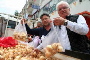 5 ton kuru soğan 1 saat i&ccedil;inde t&uuml;kendi