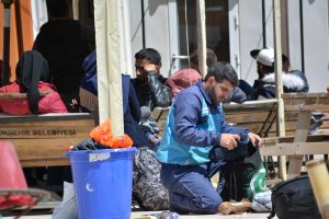 Sahil g&uuml;venlik botları 26 m&uuml;lteciyi denizde yakaladı