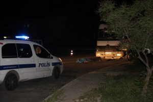 Kamyonun &uuml;st&uuml;nden beton zemine d&uuml;şerek &ouml;ld&uuml;